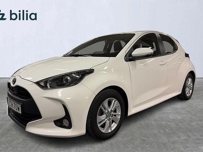 Vit Begagnad 2023 Toyota Yaris Hybrid Halvkombi | 189 000 kr (Bra pris)
