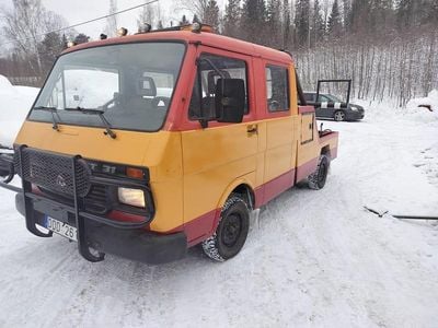 Begagnad VW LT 95 HK (69 kW) 1995 Röd gul