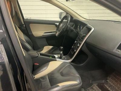 Begagnad Volvo XC60 R-Design 163 HK (119 kW) 2011 Svartmet SUV