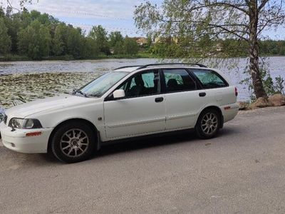 begagnad Volvo V40 - nybesiktad & servad