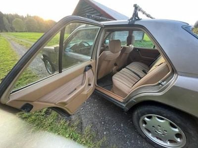 Begagnad 1988 Mercedes 200 Sedan | 13 000 kr