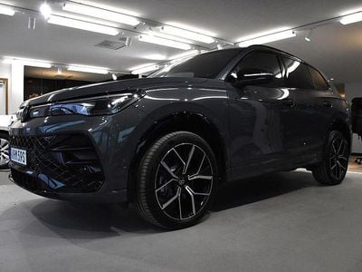 Mörkgrå Ny 2025 VW Tiguan R-line Edition SUV | 601 600 kr (Dyr)