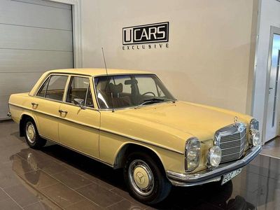 Gul Begagnad 1973 Mercedes 230 Sedan | 119 900 kr