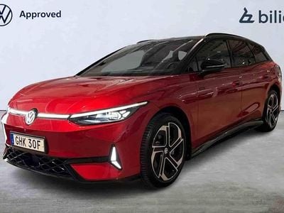Röd Begagnad 2025 VW ID.7 GTX Kombi | 599 000 kr (Marknadspris)