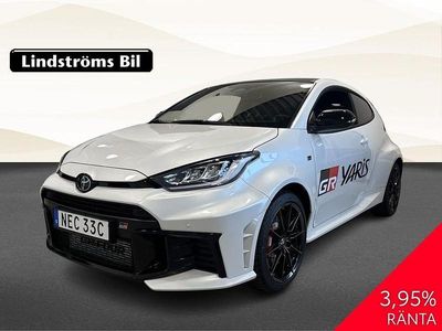 Vit Begagnad 2024 Toyota Yaris Premium Halvkombi | 589 000 kr