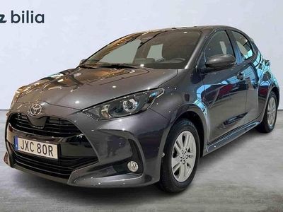 Grå Begagnad 2025 Toyota Yaris Hybrid Halvkombi | 249 900 kr