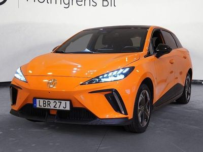 Fizzy orange Begagnad 2022 MG MG4 EV Luxury Halvkombi | 239 900 kr (Marknadspris)