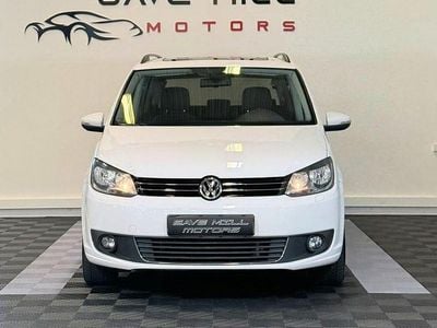 Begagnad VW Touran 105 HK (77 kW) 2014 Vit Minibuss