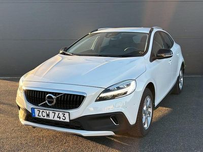 Vit Begagnad 2017 Volvo V40 Business Edition Halvkombi | 179 900 kr (Marknadspris)