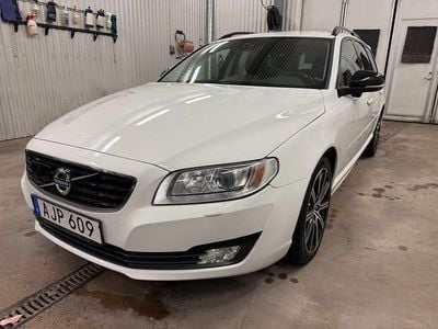 Vit Begagnad 2015 Volvo V70 Standard Kombi | 225 000 kr