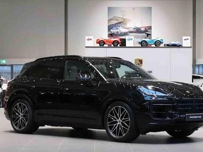 Svart Begagnad 2026 Porsche Cayenne SUV | 1 299 000 kr