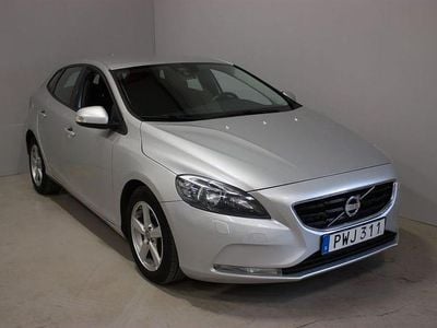 Ljusgrå Begagnad 2013 Volvo V40 Kinetic Kombi | 74 800 kr (Marknadspris)