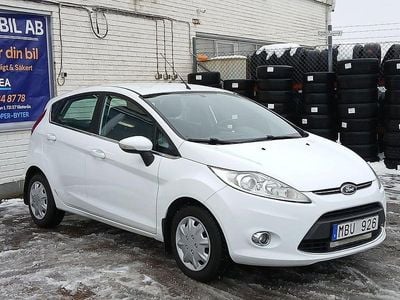 Vit Begagnad 2011 Ford Fiesta Titanium Halvkombi | 42 900 kr (Marknadspris)