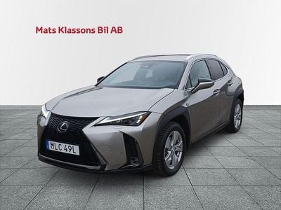 Begagnad Lexus UX 300h Sport Line 201 HK (147 kW) 2024 Grå SUV