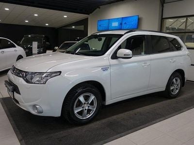 Begagnad Mitsubishi Outlander 203 HK (149 kW) 2014 Vit SUV