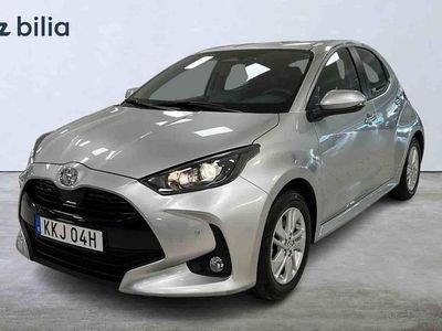 Silver Begagnad 2025 Toyota Yaris Hybrid Halvkombi | 239 900 kr
