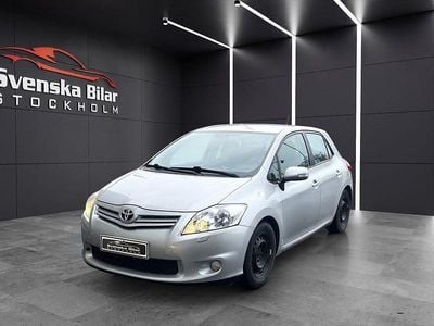 Begagnad Toyota Auris Plus 90 HK (66 kW) 2011 Silver (ultra silver) Halvkombi