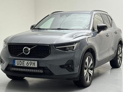 Grå Begagnad 2023 Volvo XC40 SUV | 325 000 kr