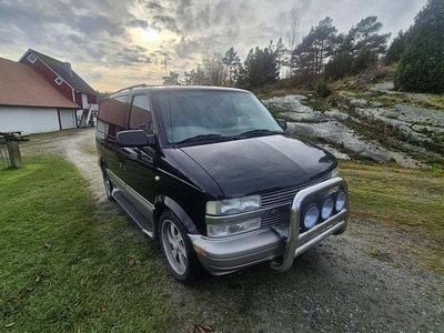 Svart Begagnad 2005 Chevrolet Astro Minibuss | 39 000 kr