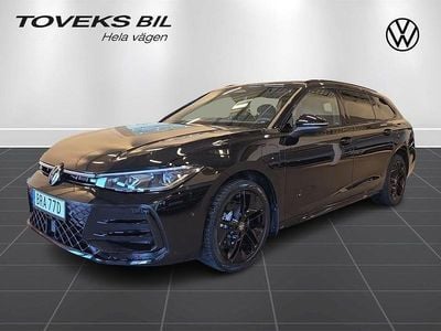 Svart Begagnad 2025 VW Passat R-line Kombi | 489 900 kr (Marknadspris)