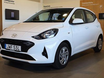 Vit Begagnad 2024 Hyundai i10 Essential Halvkombi | 159 900 kr (Marknadspris)