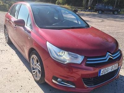 Begagnad Citroën C4 Exclusive 111 HK (81 kW) 2010 Röd