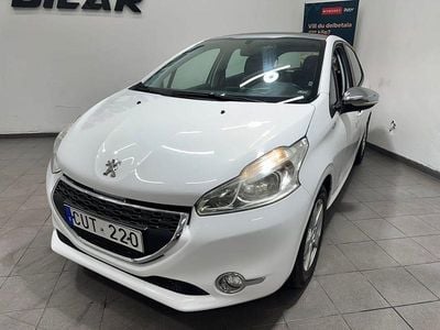 Vit Begagnad 2013 Peugeot 208 Halvkombi | 44 900 kr (Marknadspris)