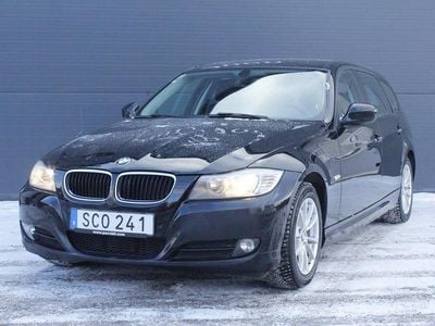 Begagnad BMW 318 143 HK (105 kW) 2011 Svart Kombi