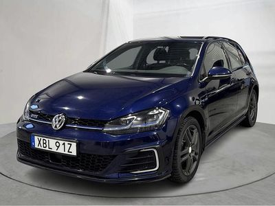 Mörkblå Begagnad 2020 VW Golf VII GTE | 196 000 kr (Bra pris)