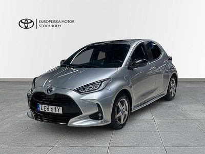 Silvermetallic Begagnad 2022 Toyota Yaris Hybrid Style Halvkombi | 219 900 kr (Marknadspris)