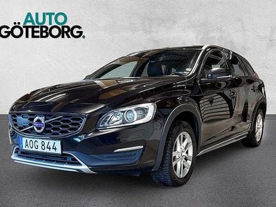 Begagnad Volvo V60 CC Momentum 190 HK (139 kW) 2018 Svart Kombi