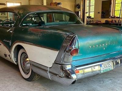 Begagnad Buick Roadmaster 305 HK (224 kW) 1957 Flerfärgad Sedan