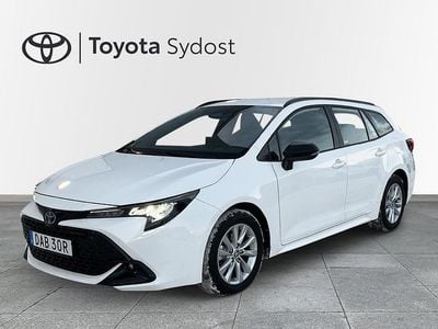 Vit Begagnad 2025 Toyota Corolla Active Kombi | 298 500 kr (Bra pris)