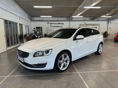 Vit Begagnad 2017 Volvo V60 Momentum Kombi | 184 900 kr (Lite dyr)