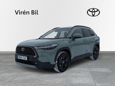 Grön Begagnad 2024 Toyota Corolla Cross Plus SUV | 369 000 kr (Marknadspris)