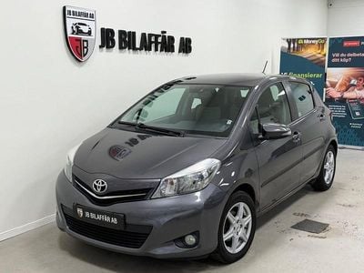 Begagnad Toyota Yaris 99 HK (72 kW) 2012 Grå Halvkombi