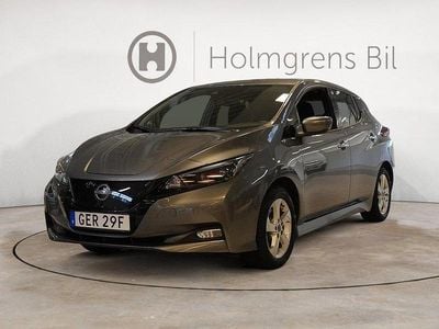 Begagnad Nissan Leaf N-Connecta 110 kW (150 HK) 2023 Grå/silver Halvkombi