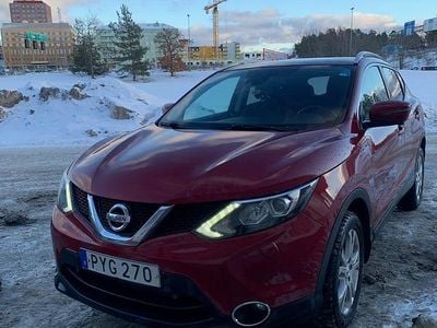 Vinröd Begagnad 2015 Nissan Qashqai SUV | 115 000 kr (Marknadspris)