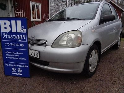 Grå Begagnad 2000 Toyota Yaris Halvkombi | 25 900 kr (Lite dyr)