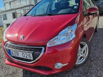 begagnad Peugeot 208 Panoramatak, Navigation, Motor-värmare