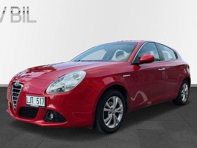 Begagnad Alfa Romeo Giulietta Distinctive 120 HK (88 kW) 2011 Röd Halvkombi