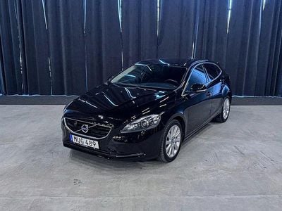 Svart Begagnad 2015 Volvo V40 Kombi | 139 900 kr (Lite dyr)