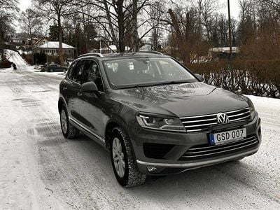 Grå metalic Begagnad 2016 VW Touareg SUV | 168 000 kr (Bra pris)