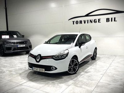 Vit Begagnad 2014 Renault Clio IV Halvkombi | 74 900 kr (Marknadspris)