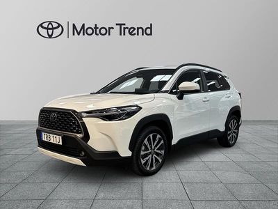 Vit Begagnad 2025 Toyota Corolla Cross Style SUV | 359 000 kr (Marknadspris)