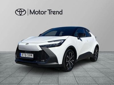 Vit Begagnad 2024 Toyota C-HR Style SUV | 354 900 kr (Marknadspris)