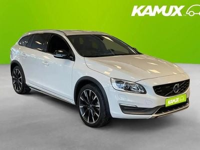 Begagnad Volvo V60 CC 245 HK (180 kW) 2016 Vit Kombi