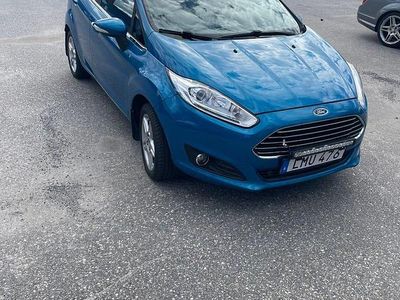 Blå Begagnad 2014 Ford Fiesta Halvkombi | 75 000 kr