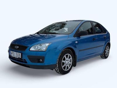 Blåmetallic Begagnad 2005 Ford Focus Halvkombi | 39 000 kr (Dyr)