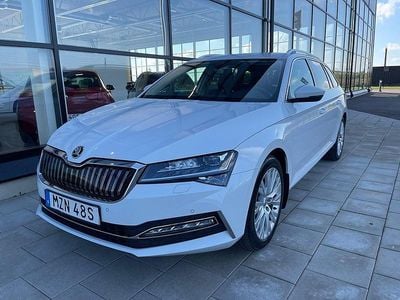 Begagnad Skoda Superb Business Line 218 HK (160 kW) 2022 Vit Kombi